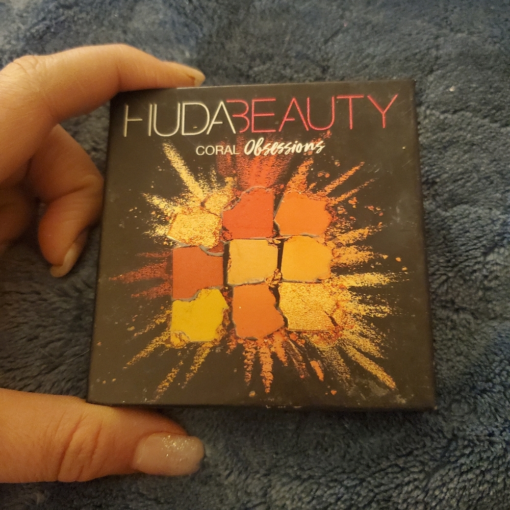 Huda Beauty Coral Obsessions Palette